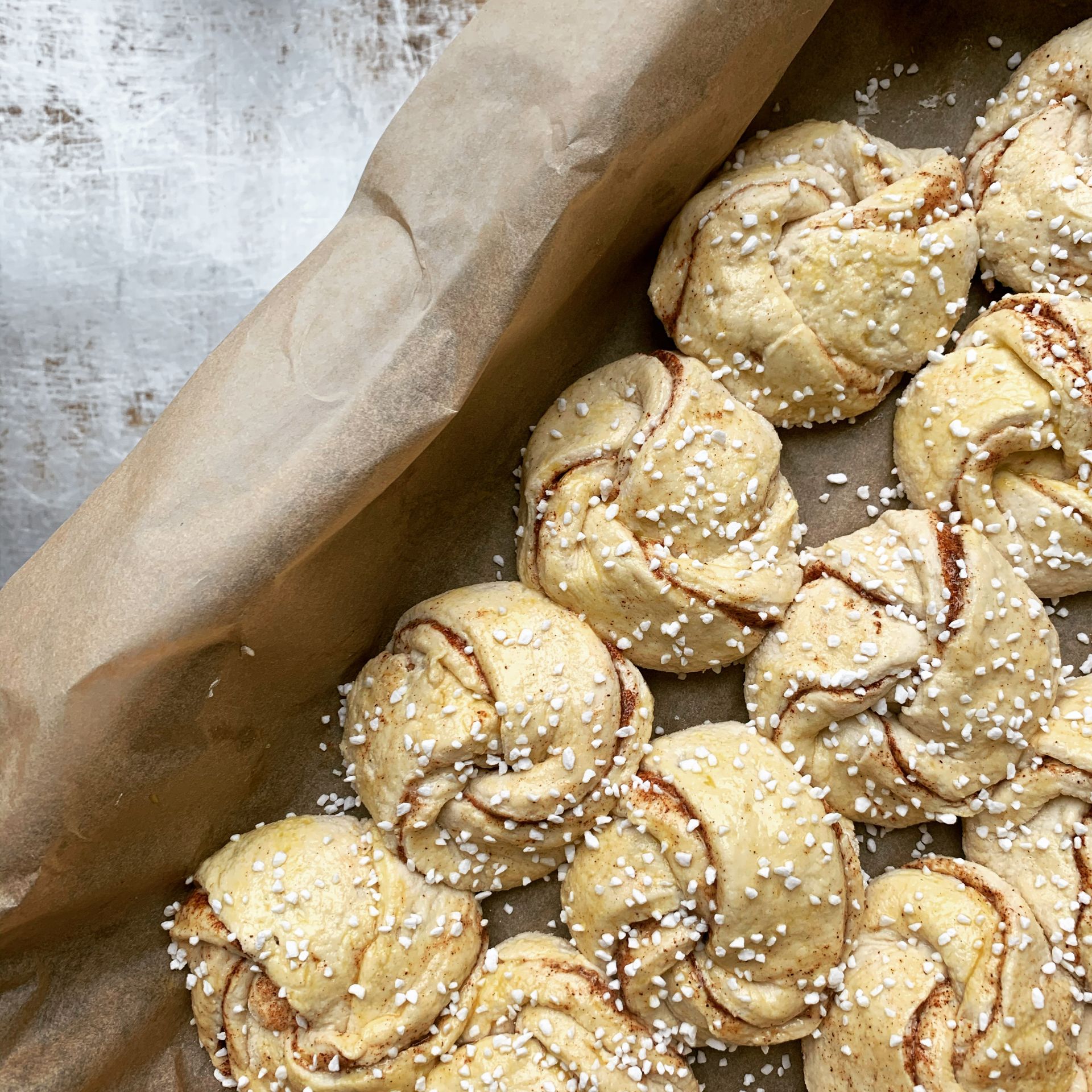 Glutenfrie kanelknuter av surdeig med surdeigsoppskrift