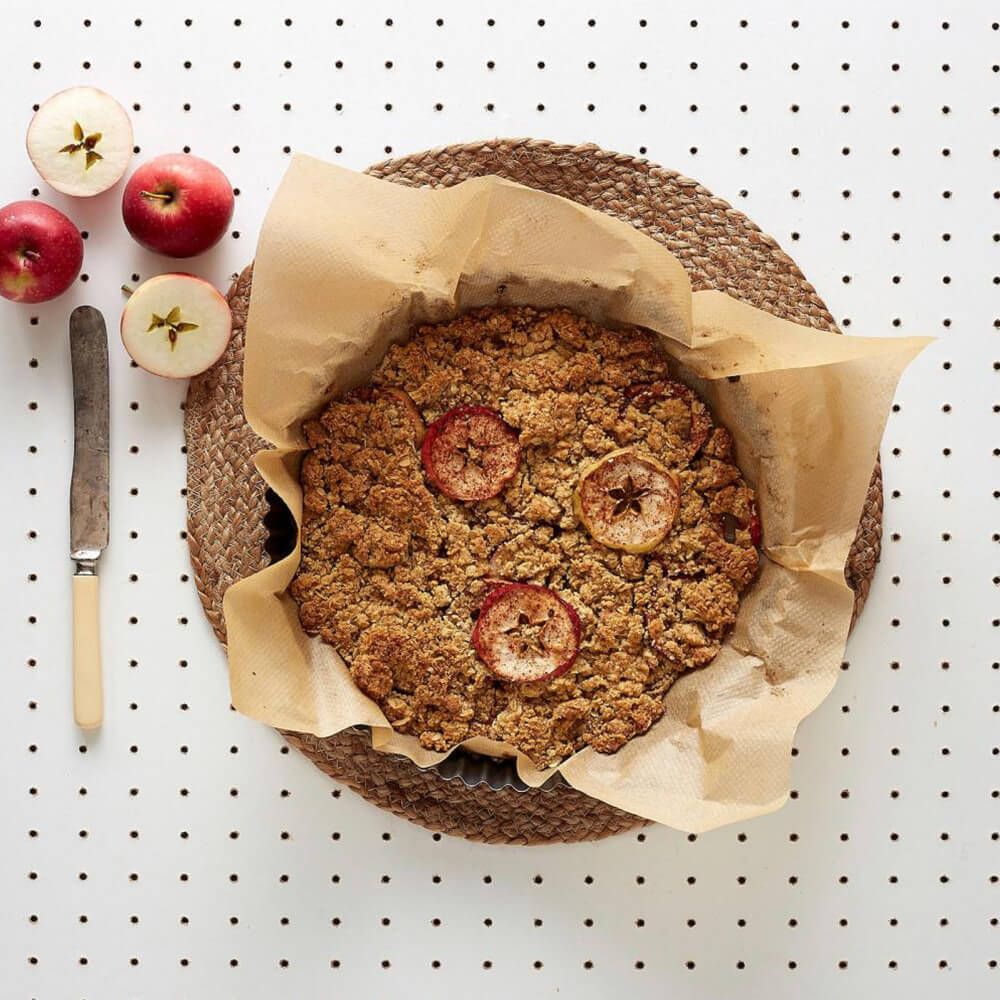 Quinoa smuldrepai med epler og kanel