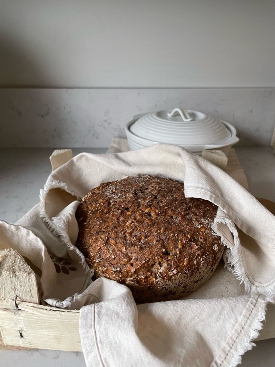 eltefritt brød med revet gulrot og valnøtter